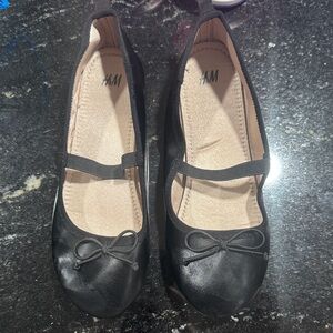 H&M Elegant Black Flats with Bow Detail